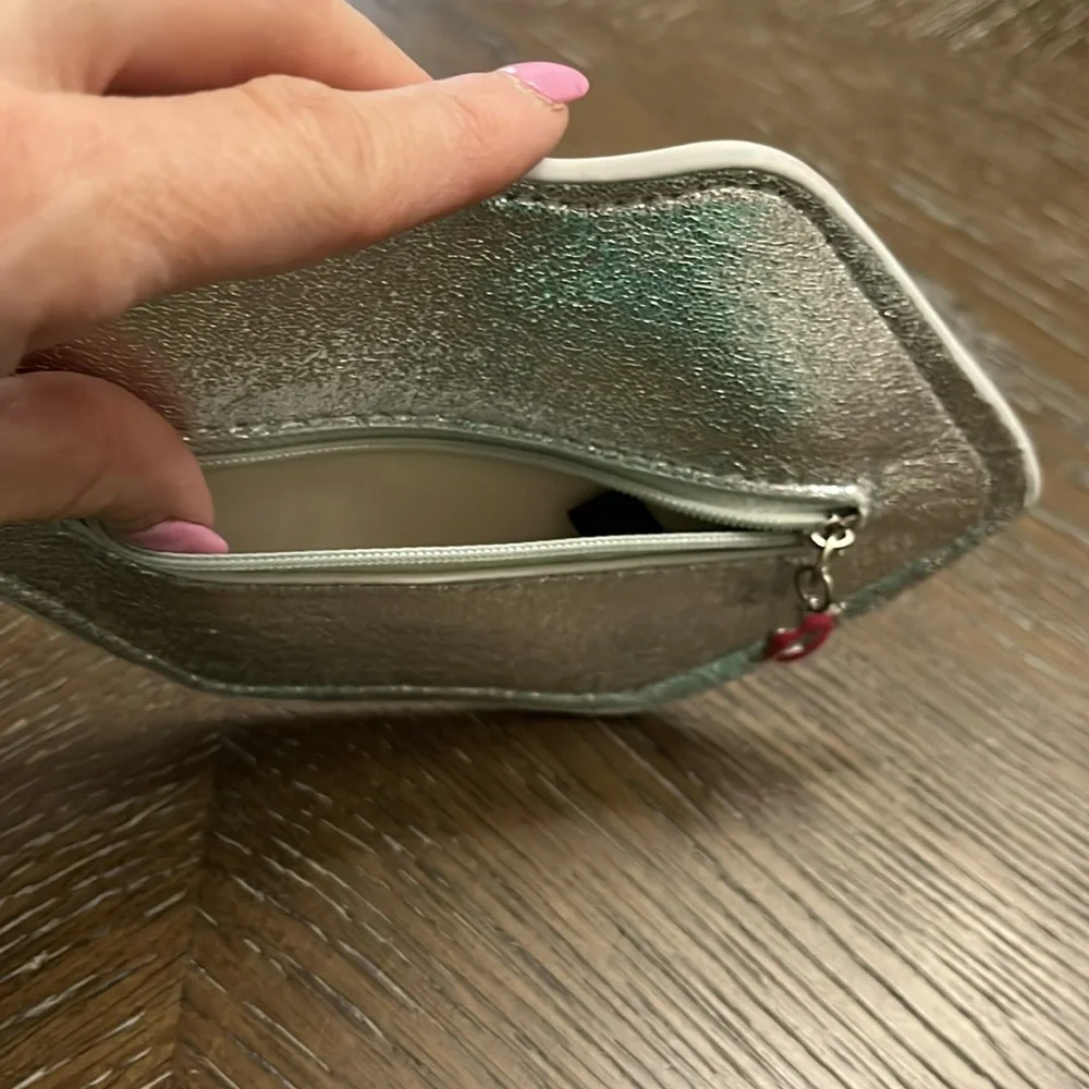 Jasmine la Belle silver lip coin wallet bag